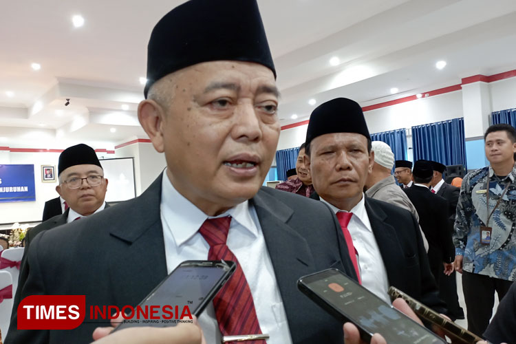Bupati Malang, HM Sanusi, usai menghadiri penandatangan Pakta Integritas Direksi Perumda Tirta Kanjuruhan, Kamis (15/2/2024). (Foto: Amin/TIMES Indonesia)