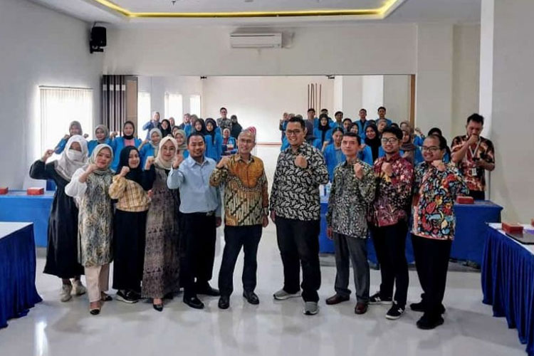 Foto bersama peserta bimtek di Aula Laboratorium Terpadu UNIPMA.(Foto: Humas UNIPMA for TIMES Indonesia)