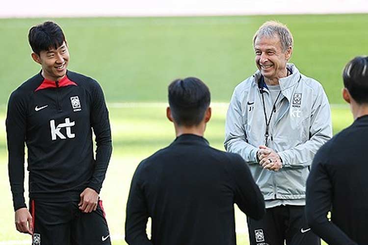 Juergen Klinsmann gagal membawa Timnas Korea Selatan bersinar di Piala Asia 2023. (foto: yonghap news agency/times indonesia)