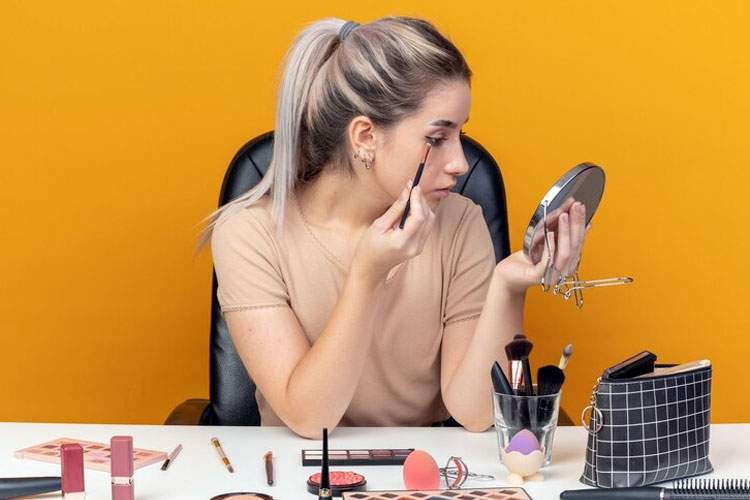 Pemula Wajib Tahu, Ini 10 Urutan saat Menggunakan Make Up