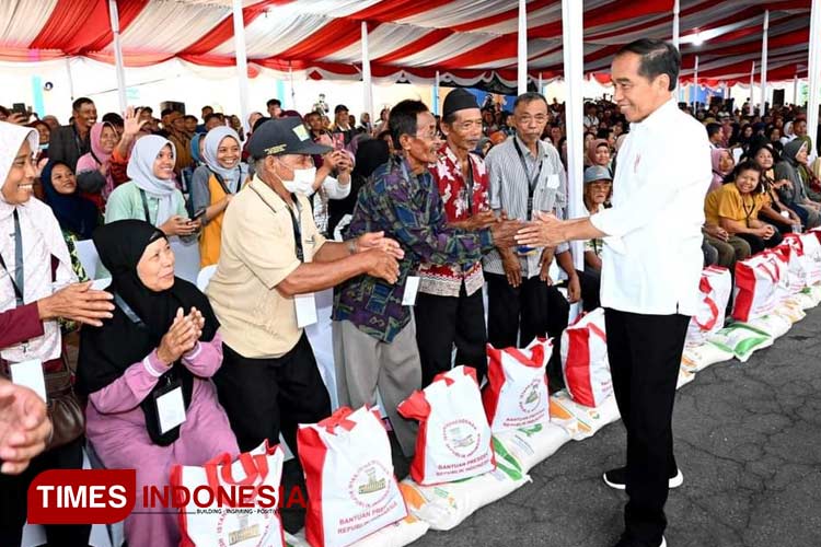 Lembaga Internasional Pelototi Dugaan Politisasi Bansos oleh Jokowi