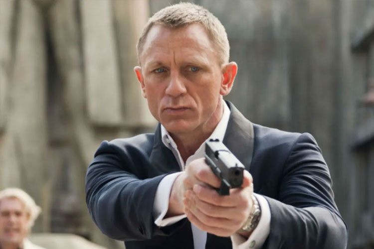 Christopher Nolan Tidak akan Sutradarai James Bond