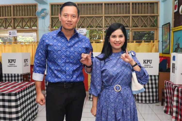AHY bersama istrinya Anissa Pohan usai memilih pada pemilu 2024. (FOTO: dok. Partai Demokrat)