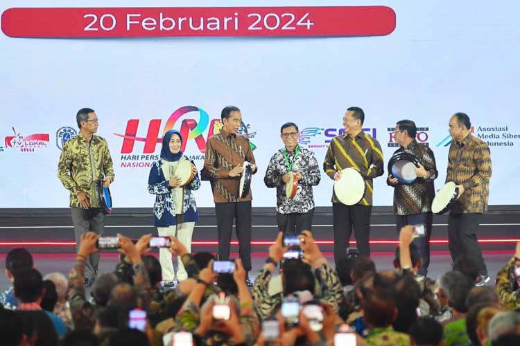 Ketua MPR RI Bambang Soesatyo bersama Menkominfo Budi Arie Setiadi, Mensetneg Pramono Anung, Ketua Dewan Pers Ninik Rahayu serta Ketua Umum PWI Pusat Hendry Ch Bangun, mendampingi Presiden Joko Widodo membuka Puncak Peringatan Hari Pers Nasional 202