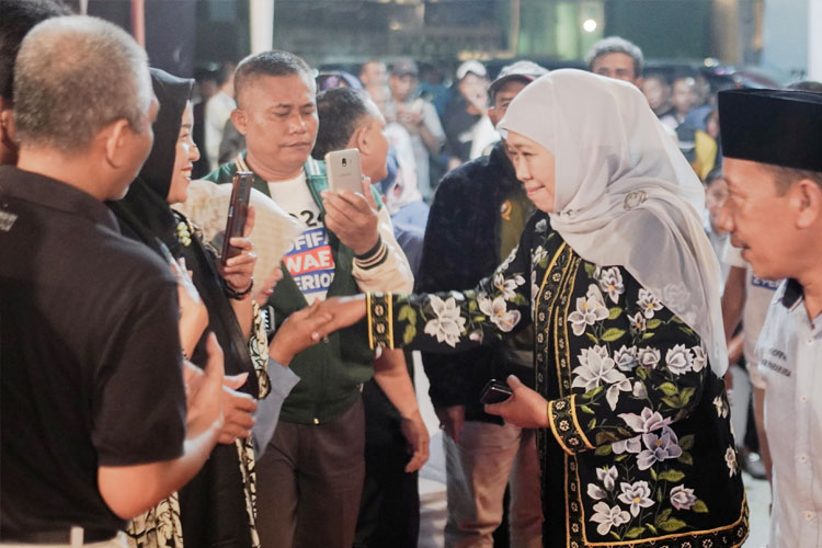 Gubernur Jatim Periode 2019-2024 Khofifah Indar Parawansa saat menghadiri HUT SPSI. (FOTO; Dok.TKD Jatim)