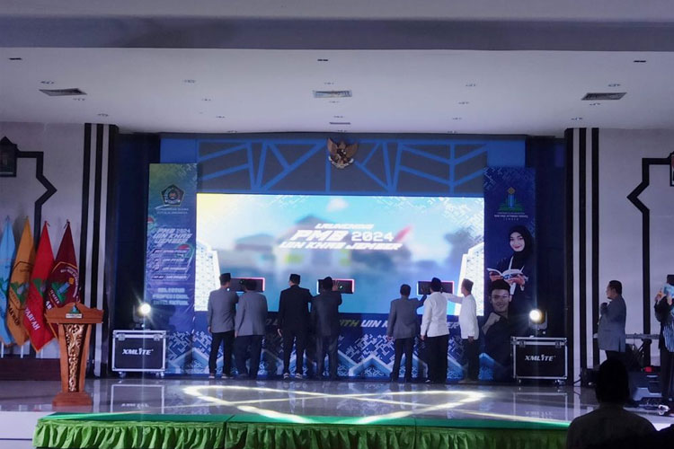 Launching PMB UIN KHAS Jember Tahun 2024 oleh Rektor beserta jajarannya yang didampingi KaKanwil Kemenag Jatim. (Foto: Siti Nur Faizah/TIMES Indonesia) 