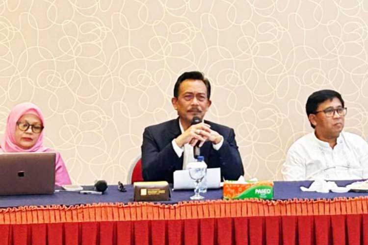 Rektor UIN Malang saat memberikan pengarahan para Kaprodi dan Sekprodi yang ada di lingkungan Pascasarjana UIN Malang, Selasa (20/2/2024). (Foto: Humas UIN Malang)