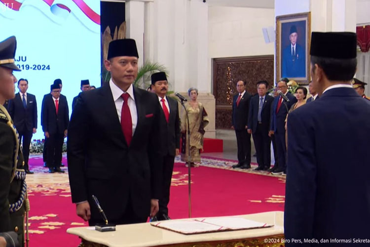 Bersumpah di Depan Presiden Jokowi, AHY Resmi Jadi Menteri ATR