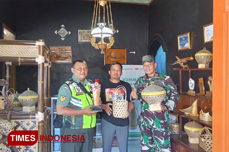 Rumah-Bambu-2.jpg