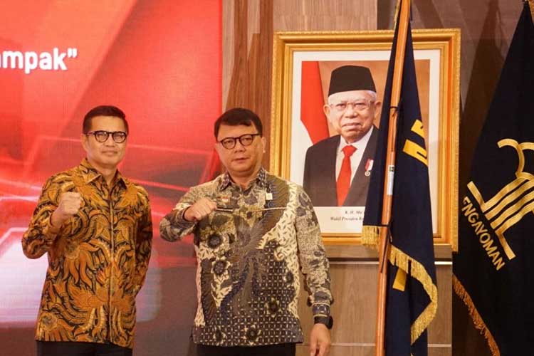 Dr. Y. Ambeg Paramarta Kepala Badan Strategi Kebijakan Hukum dan HAM bersama Dr. Reynhard Silitonga Plh. Sekretaris Jenderal Kemenkumham RI. (FOTO: ist)