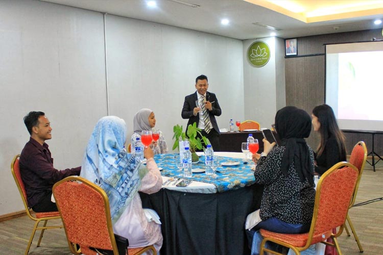Workshop Table Manner yang diinisiasi Java Lotus Hotel Jember, beberapa waktu lalu. (Foto: Java Lotus for TIMES Indonesia) 