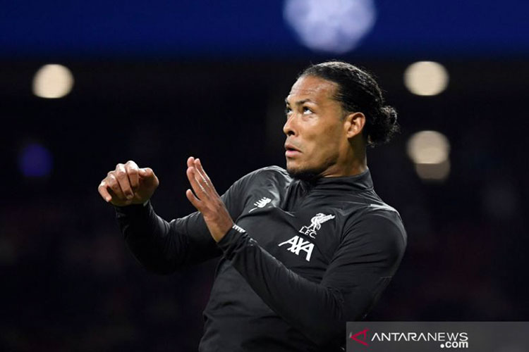 Bek Liverpool Virgil van Dijk. (AFP/OSCAR DEL POZO)