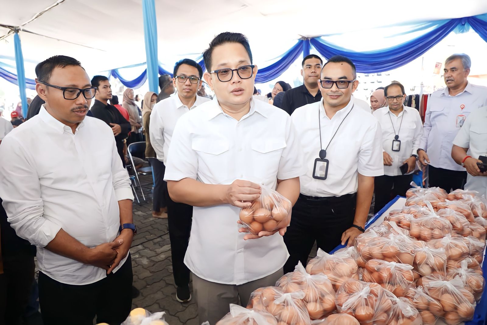 Bisa Belanja Murah, Warga Surabaya Senang dengan Pasar Murah Disperindag Jatim