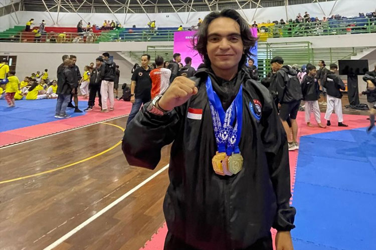 Hendrikus Reynaldi Anthony Suka, mahasiswa Prodi Teknik Sipil Fakultas Teknik dan Perencanaan ITNY sukses meraih Juara 3 Taekwondo 2nd Victory National Open Championship. (FOTO: AJP TIMES Indonesia)