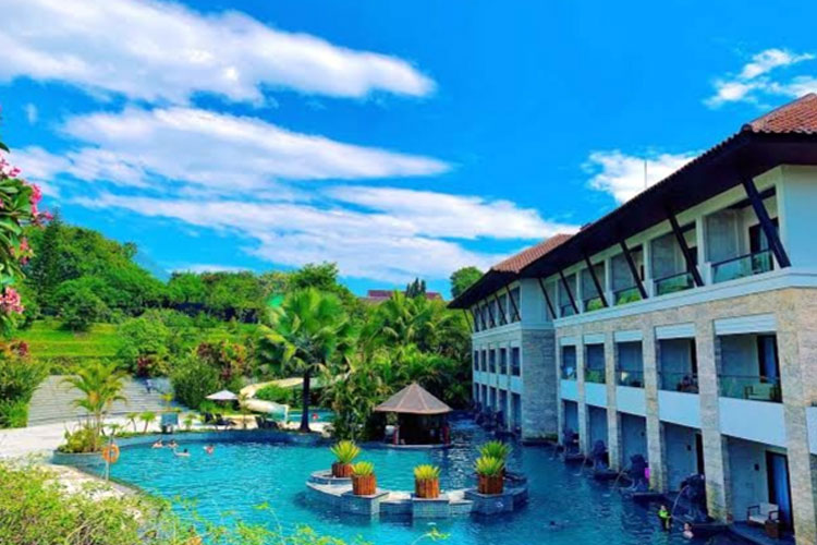 4 Hotel di Malang Raya yang Punya Fasilitas Kolam Air Hangat