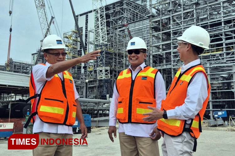 Menteri ESDM RI, Arifin Tasrif saat meninjau pembangunan Smelter Freeport Indonesia di Kabupaten Gresik (Foto: PTFI for TIMES Indonesia).