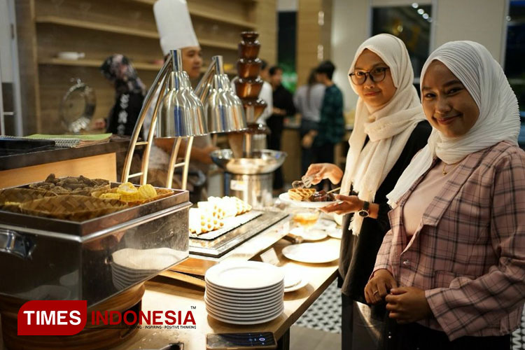 Kegiatan buka puasa bersama di Favehotel Kediri (Foto: Yobby/Times Indonesia) 