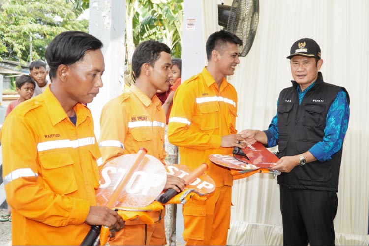 Bupati-Lamongan-30422e6b29bc69640.jpg