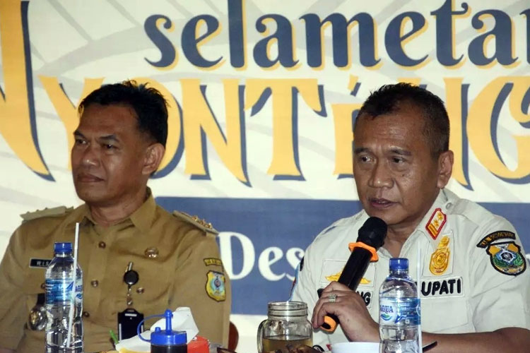 Pj Bupati Bondowoso Bambang Soekwanto saat sharing bersama sejumlah kepala desa (FOTO: Prokopim)