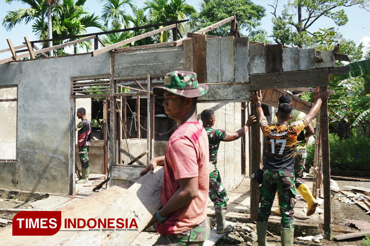 Rumah milik janda Nurmala (75) yang telah dirusak personel Kodim Abdya untuk dibangun kembali, Jum'at (1/3/2024). (FOTO: T. Khairul Rahmat Hidayat/TIMES Indonesia).
