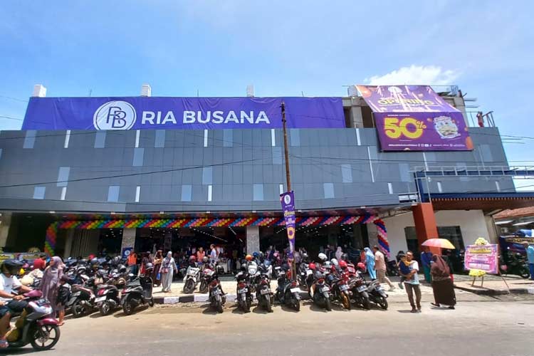 Pembangunan Ria Busana rampung, kini mulai dibuka sebagai destinasi belanja fashion terlengkap dan termurah di Kota Banjar. (Foto: Cep/Istimewa)