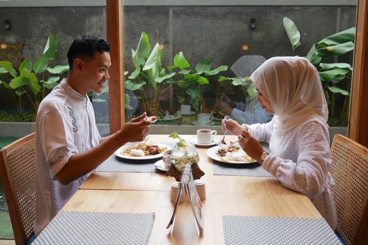 Suasana Wilwatikta Restaurant, Aston Mojokerto yang tengah dinikmati dibalut suasana ramadan, Senin (4/3/2024) (Dok. Aston Mojokerto for TIMES Indonesia)