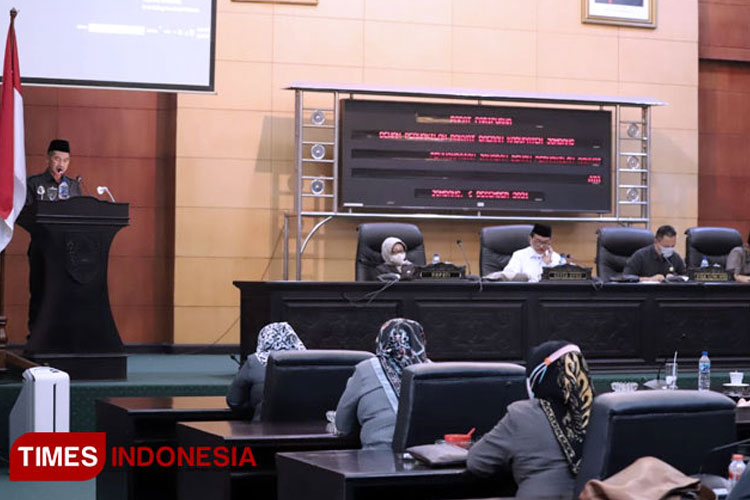 Ilustrasi- Suasana rapat paripuna DPRD Jombang di gedung DPRD Jombang. (FOTO: Rohmadi/TIMES Indonesia)