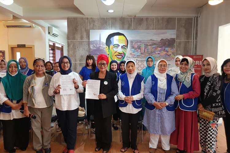 Anggota dan ketua IWAPI Kota malang bersama PT Citra Prestasi Gemilang seusai menandatangani kerjasama, Selasa (5/3/2024). 