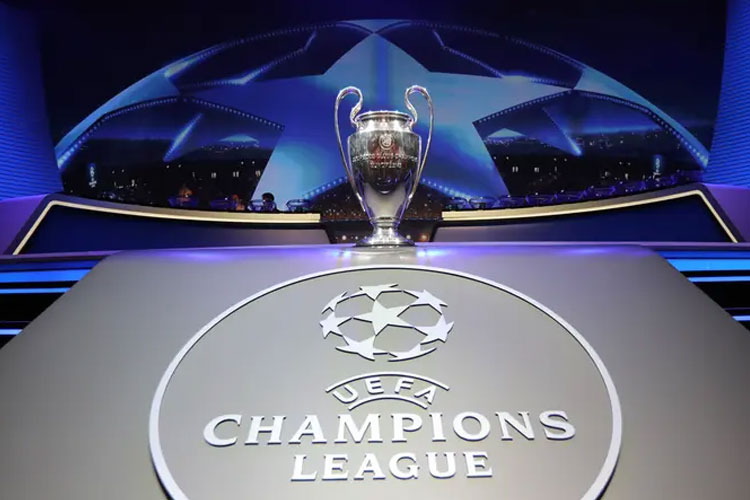 Ilustrasi Logo dan trofi Liga Champions. (Foto: AFP/Valery Hache)