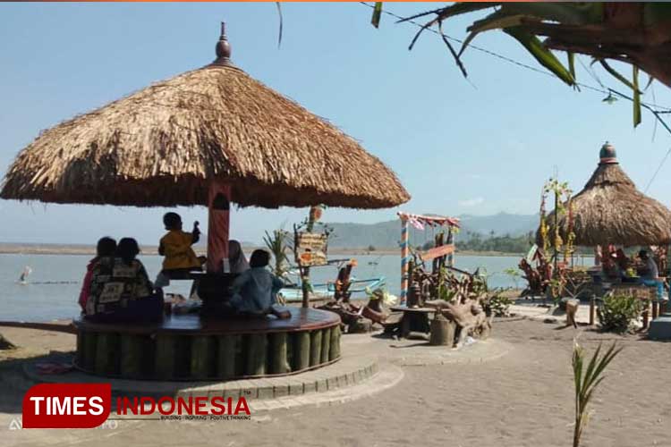 Pantai-Parang-Semar-2.jpg