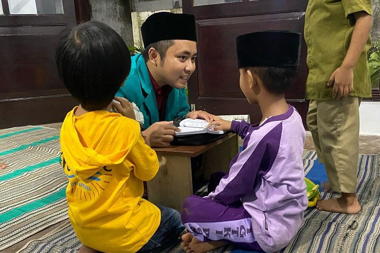 Pembelajaran interaktif Pendidikan Agama Islam di TPQ Desa Pajaran.