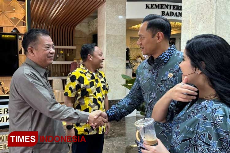Wakil Ketua DPRD Banyuwangi, Michael Edy Hariyanto, SH. MH, saat menghadap Menteri ATR/BPN, Agus Harimurti Yudhoyono (AHY) di Jakarta. (Foto : Syamsul Arifin/TIMES Indonesia)