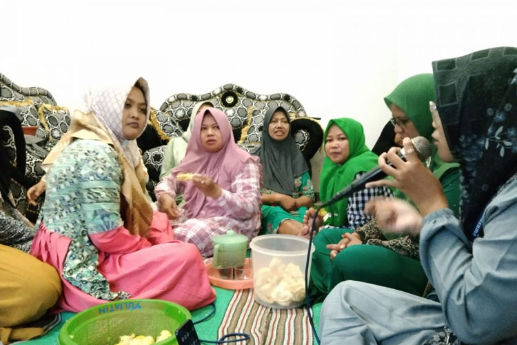 Sosialisasi Pernikahan Dini bersama Ibu-Ibu PKK Desa Pajaran. (FOTO: AJP TIMES Indonesia)