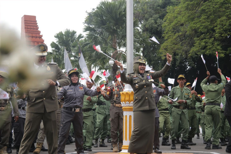 Bupati Mojokerto, Ikfina Fahmawati sesaat seusai memimping upacara peringatan HUT Satpol PP Ke-74, Kamis (7/3/2024) (FOTO: Dok. Kominfo)