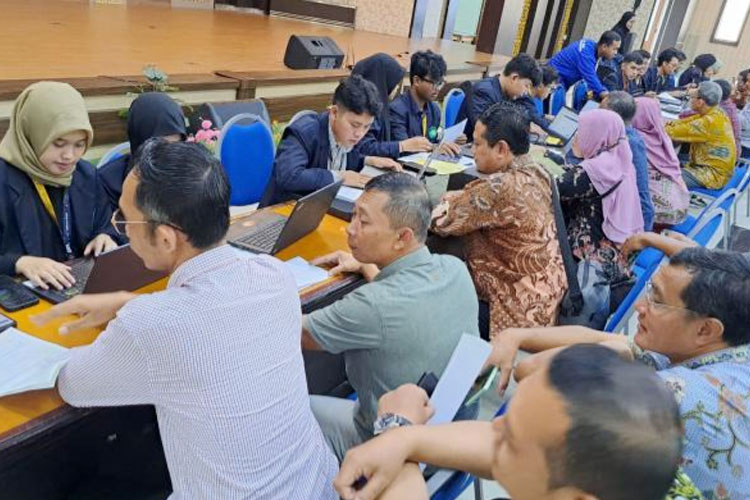 Pendampingan pelaporan SPT Tahunan oleh UIN Malang untuk para pegawai yang dilakukan pada Kamis (7/3/2024). (FOTO: Humas UIN Malang)
