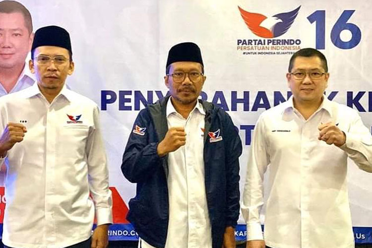 TGB Zainul Majdi bersama Ketua DPW Perindo NTB Khairul Rizal dan Ketua Umum DPP Perindo Harry Tanoe. (FOTO: Facebook TGB)
