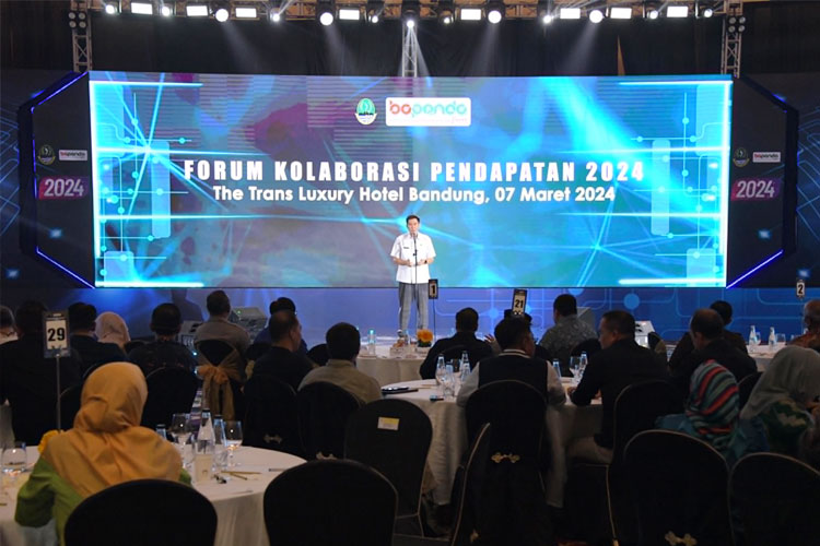 Pj Sekretaris Daerah Provinsi Jawa Barat Taufiq Budi Santoso menghadiri Forum Kolaborasi Pendapatan Tahun 2024 di Trans Luxury Hotel, Kota Bandung. (Foto: Humas Jabar)