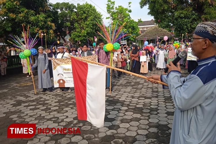 Ratusan siswa SDN Jongkang, Dusun Sedan, Sariharjo, Ngaglik, Sleman, DIY, menggelar pawai menyambut Ramadan 1445 Hijriah, Jumat (8/03/2024). (Foto: Dok. SDN Jongkang) 