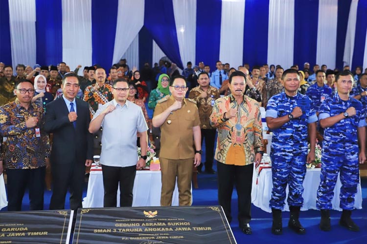 Resmikan Dua Asrama SMAN 3 Taruna Angkasa, Pj Gubernur Adhy Komitmen Tingkatkan Kualitas Pendidikan 