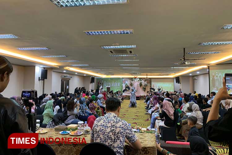 Fashion Show Re'evolution SMK Kartika IV-1 Malang di Ballroom Hotel Savana Kota Malang. (Foto: Sarah Syafitri/TIMES Indonesia)