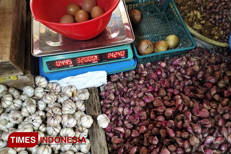 Ilustrasi komoditas bawang merah yang dijual di pasar tradisional (FOTO: TIMES Indonesia)