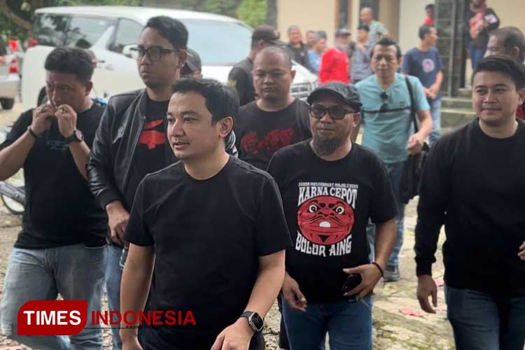  Irfan Nur Alam saat nikmati pesona Cakrabuana Majalengka. (FOTO: Jaja Sumarja/TIMES Indonesia)