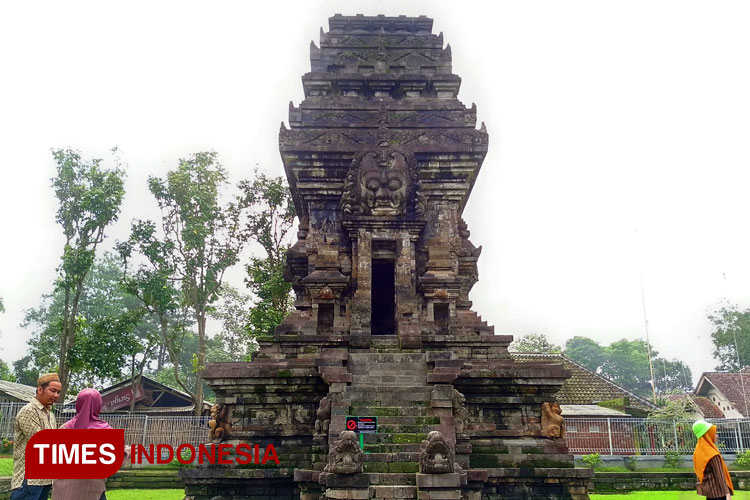 The Kidal Temple stands tall amidst the modernity of Malang, East Java. (Photo: Khasanul Imal/ TIMES Indonesia)
