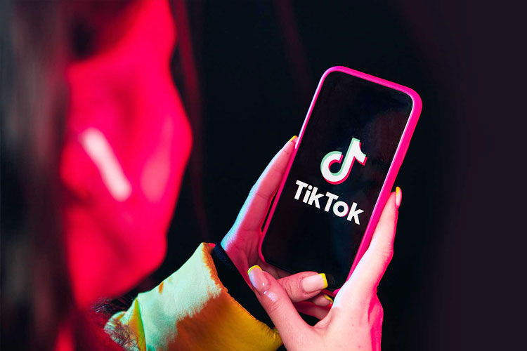 Kongres Amerika Serikat tengah merancang undang-undang yang melarang TikTok di AS.