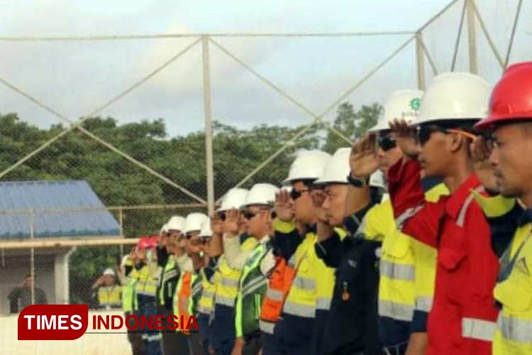 Emergecy Rescue Team PT Bumi Suksesindo (PT BSI) sedang memperingati Bulan K3 Nasional 2024 dengan menggelar Internal Fire and Rescue Challenge. (Foto : Syamsul Arifin/TIMES Indonesia)