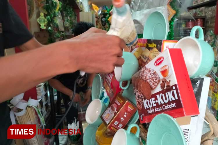 Mengintip Kiat Sukses Perajin Parcel di Kota Tasikmalaya