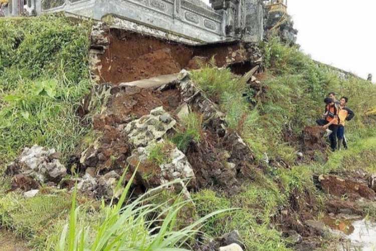 Situasi villa yang terkena tanah longsor di Jatiluwih Tabanan. (Foto: Tabanantoday/IG/Istimewa)