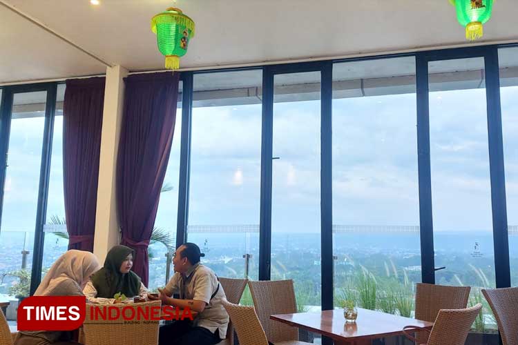 Suasana Skyroom The 101 Malang Oj. (Foto: Khodijah Siti/TIMES Indonesia)