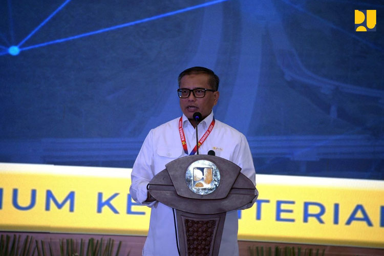 Sekjen Kementerian PUPR RI Mohammad Zainal Fatah mewakili Menteri PUPR RI Basuki Hadimuljono saat memberi sambutan di Konreg sekaligus penutupan Rakorbangwil Tahun 2024, Kamis, (14/03/2024)(FOTO: Kementerian PUPR RI)