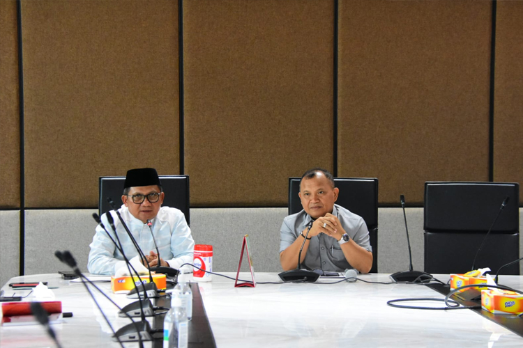 Wali Kota Gorontalo Marten Taha saat melakukan kunjungan kerja ke Kantor PT BPD SulutGo. (Foto: Humas Pemkot Gorontalo for TIMES Indonesia)